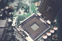 Bild von Pok Rie: https://www.pexels.com/photo/dell-motherboard-and-central-processing-unit-1432675/